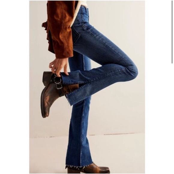 We The Free People Level Up Slit Bootcut Raw Hem Dark Wash Jeans Women’s Size 30 - Picture 1 of 10